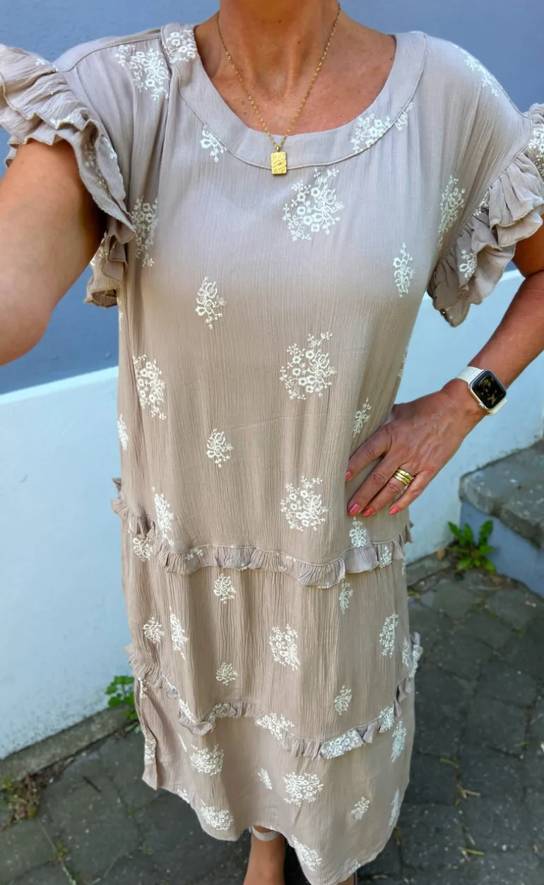Ina Copenhagen Kjole - Dalila - Camel / White Embroidery