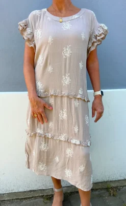 Ina Copenhagen Kjole - Dalila - Camel / White Embroidery