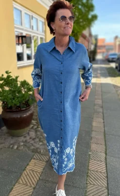 INA Copenhagen Kjole - Debbie - Light Blue W. Embroidery