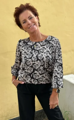 Say INA Copenhagen Bluse - Chili - Black Roses