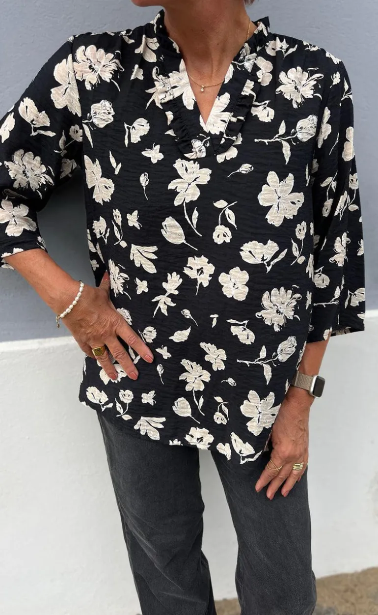 Say INA Copenhagen Bluse - Datia - Black W. Beige Flowers