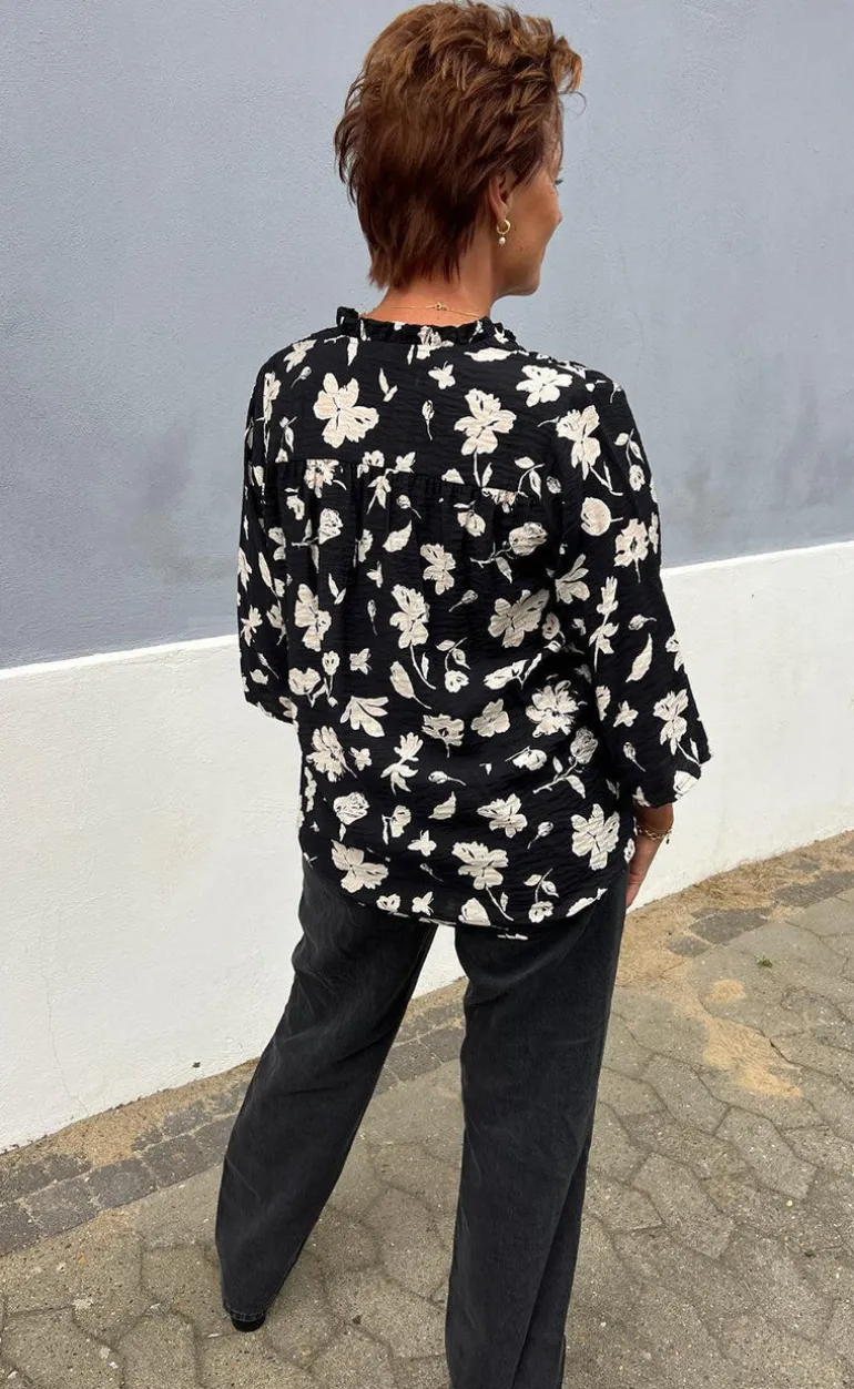 Say INA Copenhagen Bluse - Datia - Black W. Beige Flowers