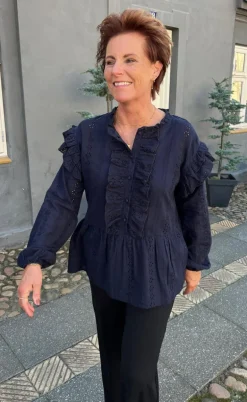 Say INA Copenhagen Bluse - Frida - Navy Blue Broderie Anglaise