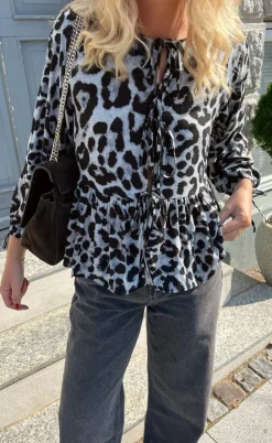 Say INA Copenhagen Bluse - Poplin - Grey Leopard