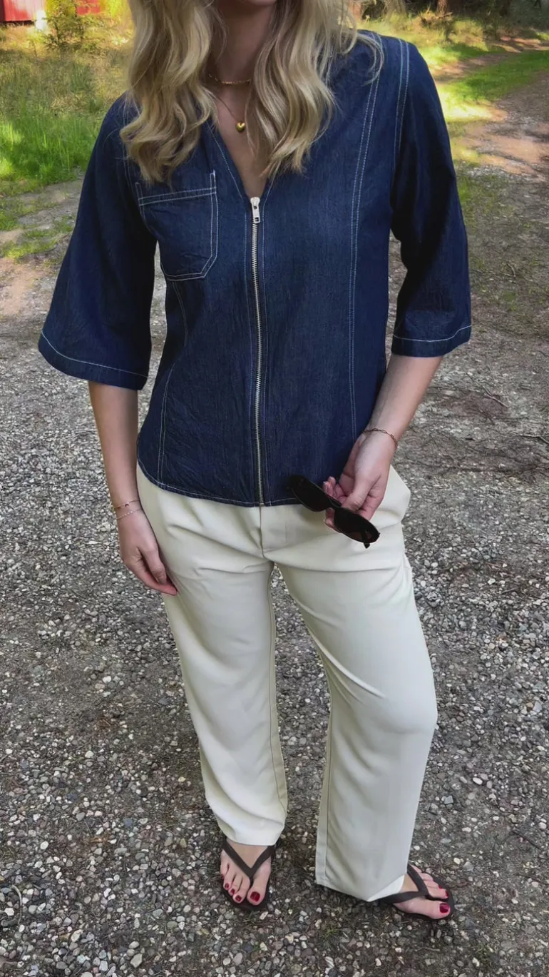 Say INA Copenhagen Bluse - Zenia Zipper - Denim Blue