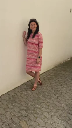 Say INA Copenhagen Kjole - Diana - Pink Zig Zag