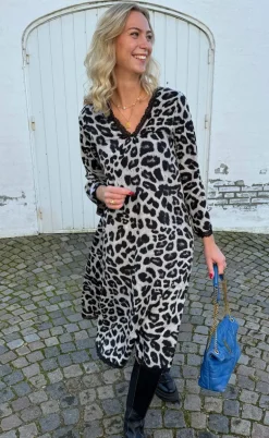 Say INA Copenhagen Kjole - Safina - Grey Leopard