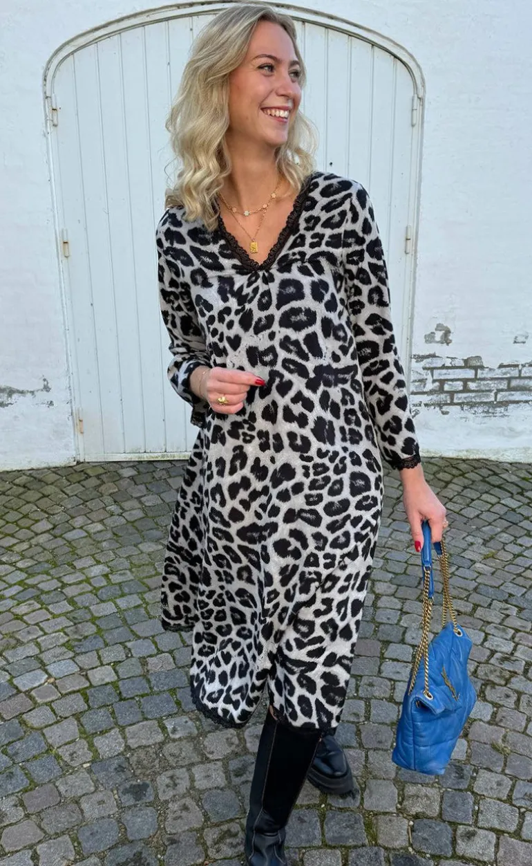 Say INA Copenhagen Kjole - Safina - Grey Leopard