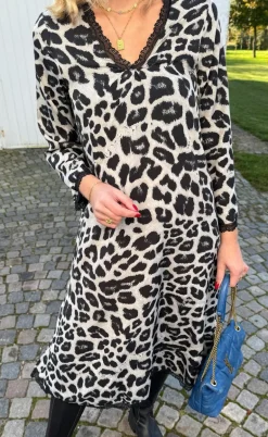 Say INA Copenhagen Kjole - Safina - Grey Leopard
