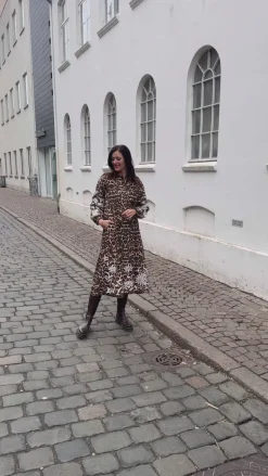 Say INA Copenhagen Kjole - Tilde Long - Leopard W. Embroidery