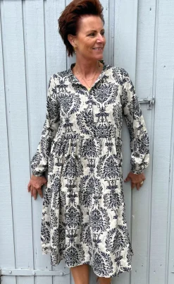 Say INA Copenhagen Kjole - Maiken - Creme / Blue Paisley