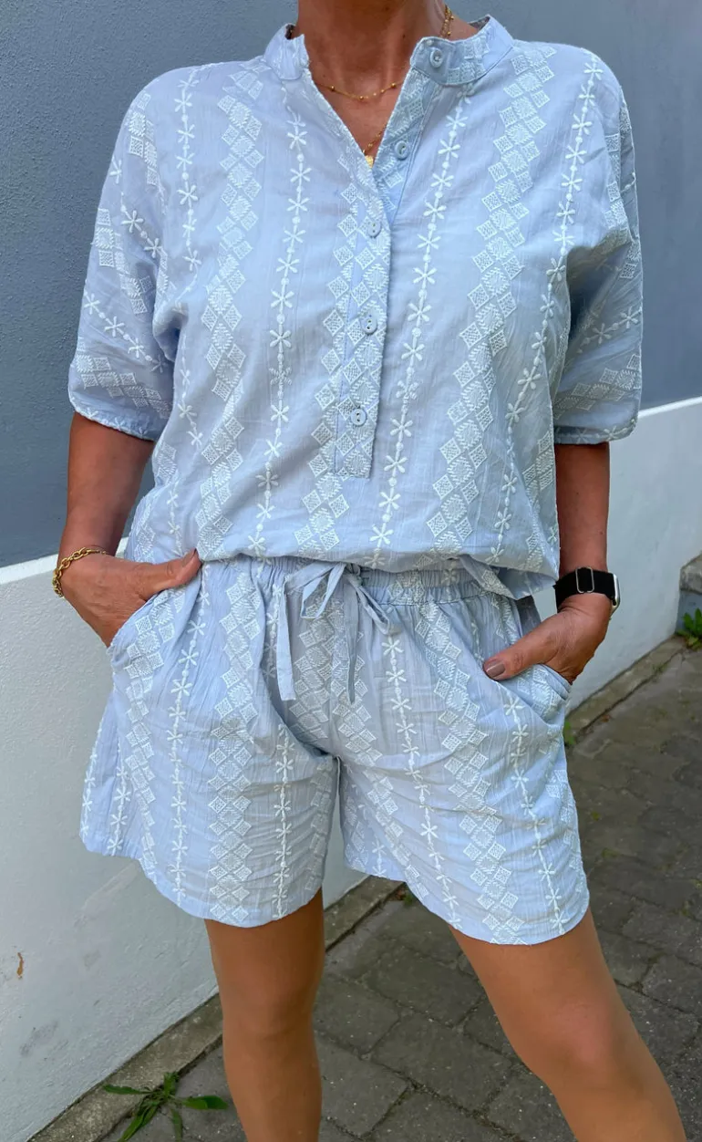 Say INA Copenhagen Skjorte - Erica - Blue/White Embroidery