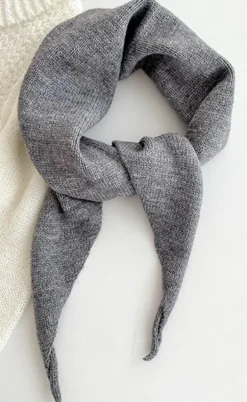 Say INA Copenhagen Tørklæde - Sophie Triangle - Grey