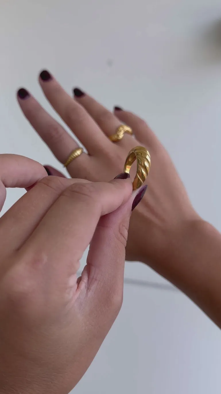 Smykkeli Copenhagen Ring - Twisted Crossaint Large - Golden Colour