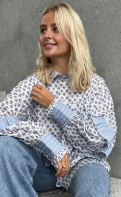 Stories From The Atelier Skjorte - The Camolille - Blue